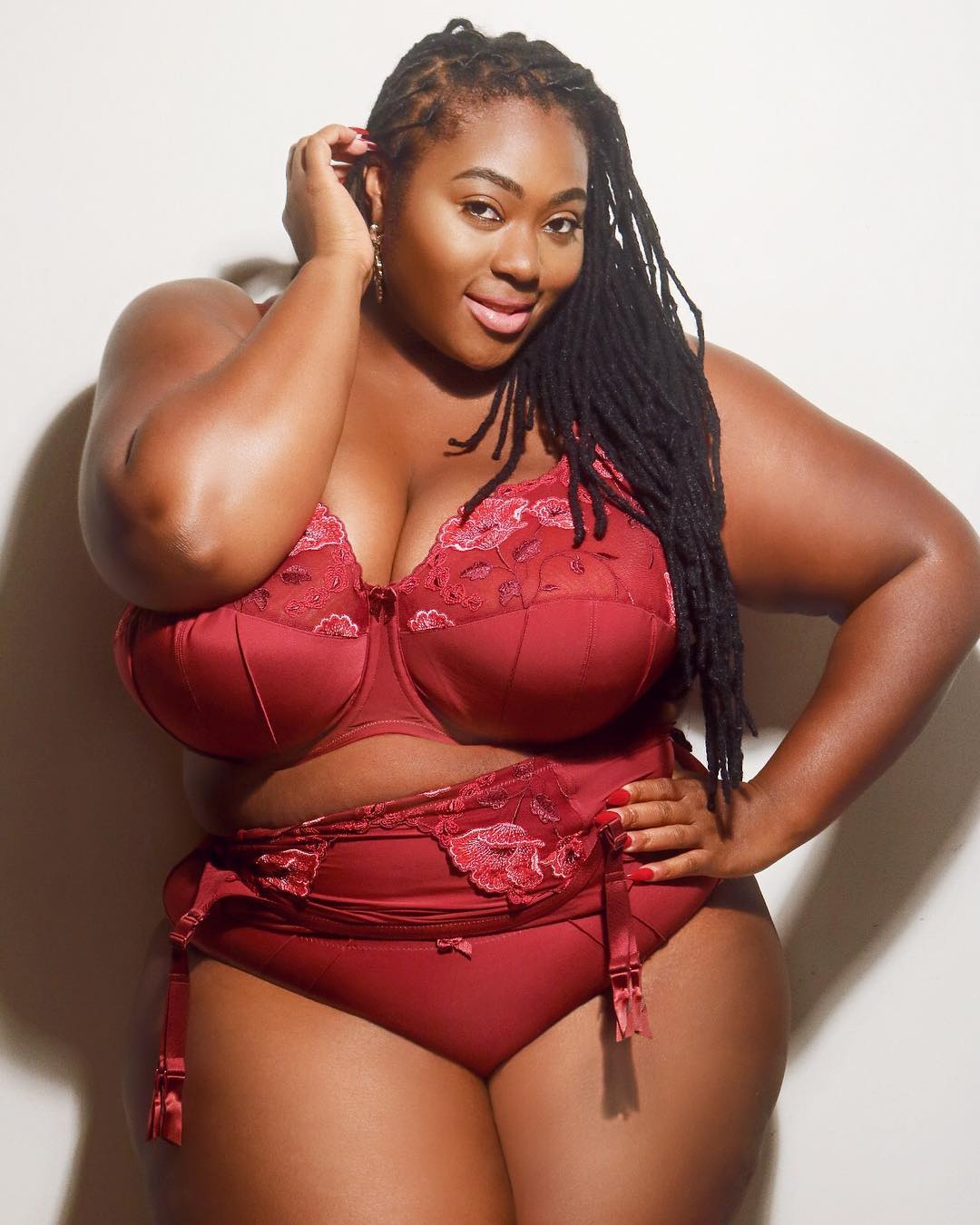 Фотосессия красивой и голой толстой африканки