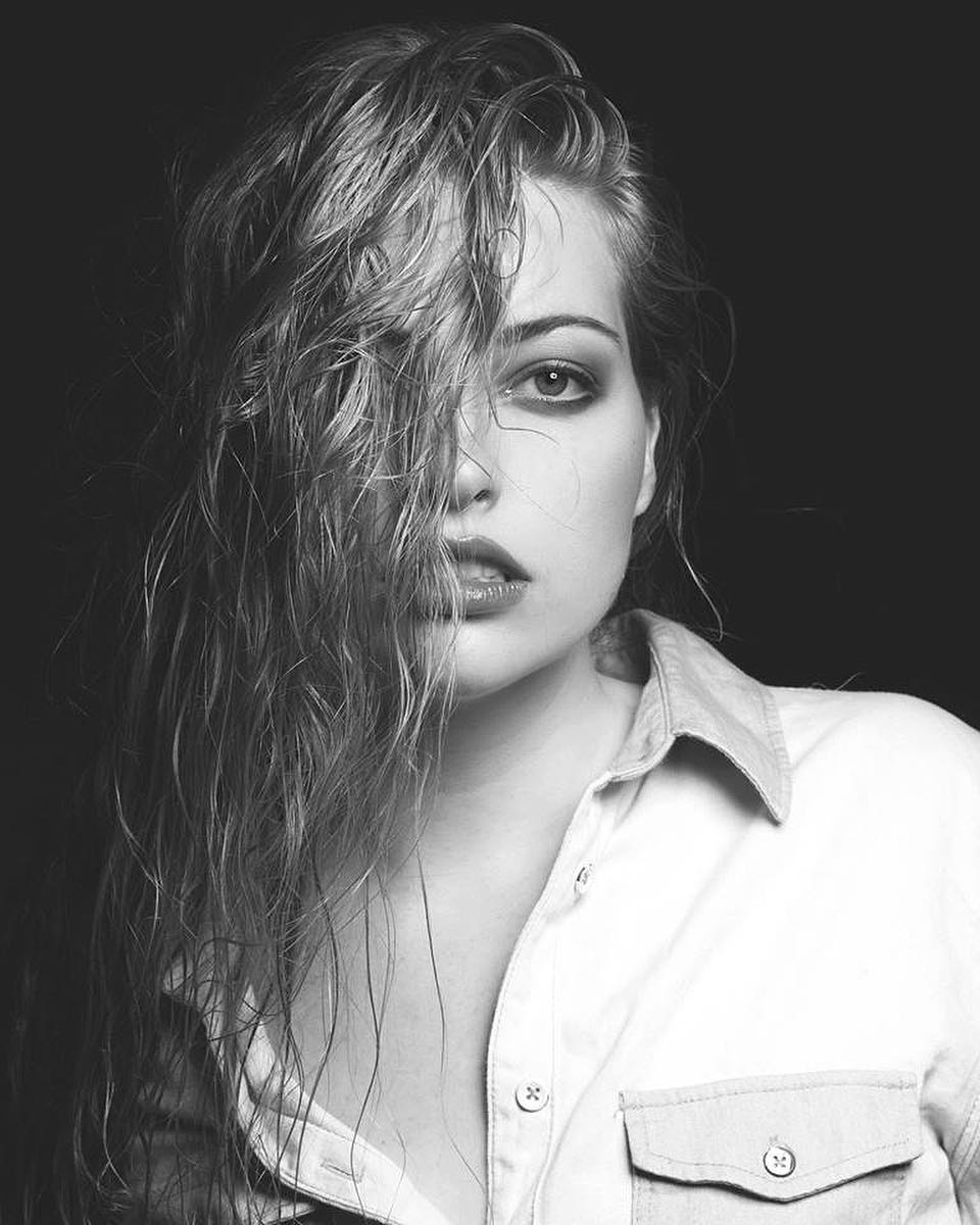 Plus size model Jessica Earle
