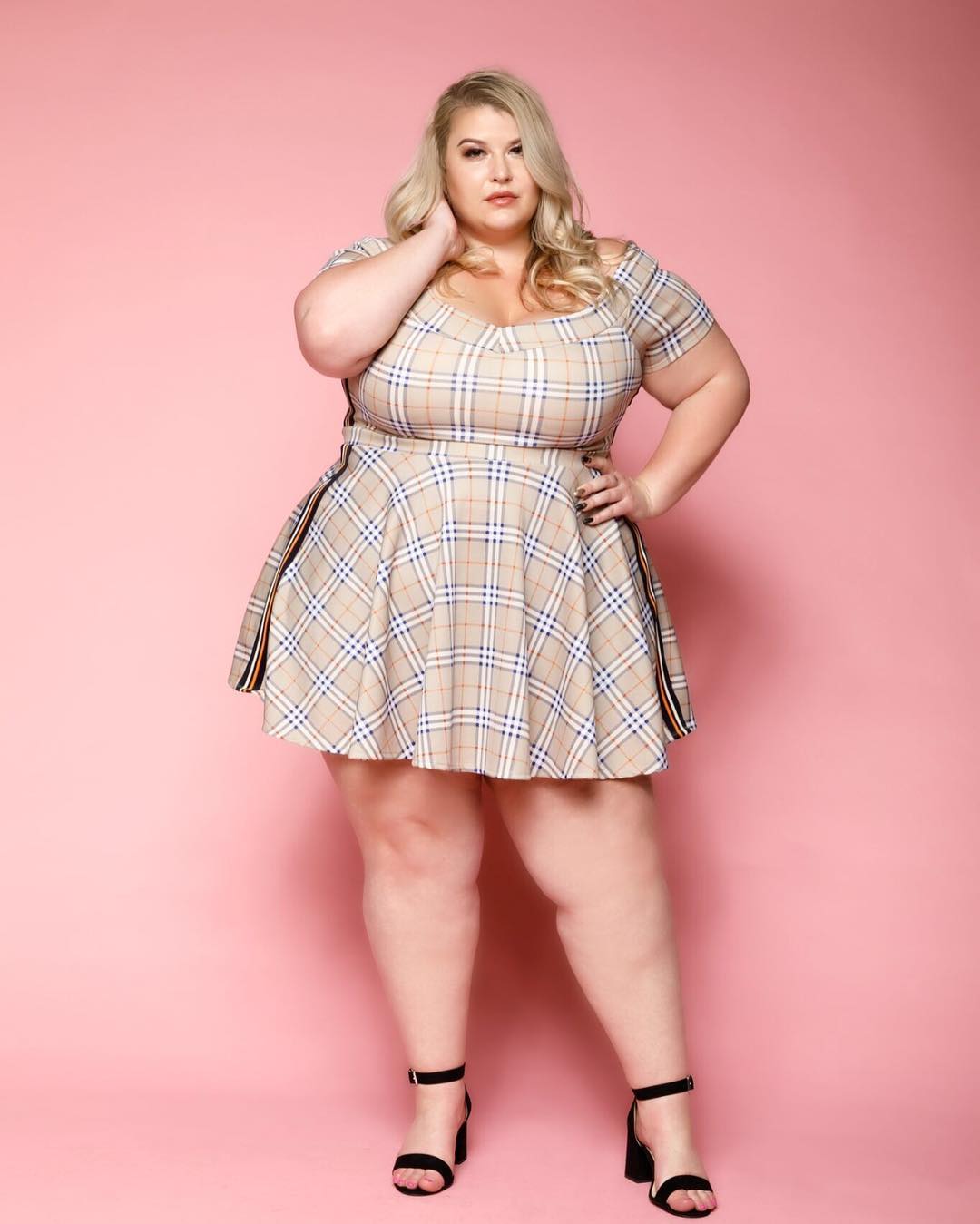 Plus Size Model Lyndsay Patricia (aka PlusSizeBarbiiee) - The Curvy List